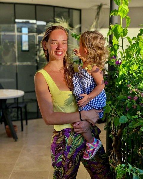 Seda Bakan ve ailesi