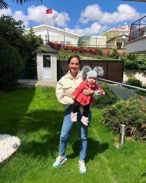 Seda Bakan ve ailesi