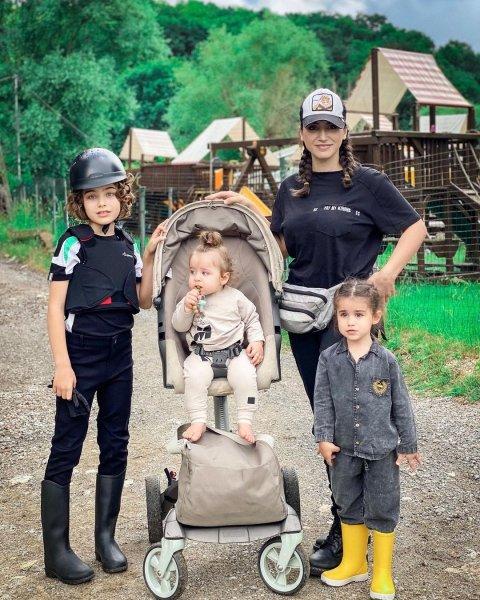 Yağmur Sarıoğlu ve ailesi