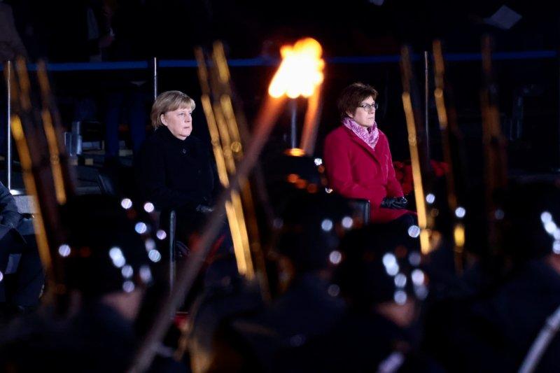 Almanya Başbakanı Merkel için askeri veda töreni