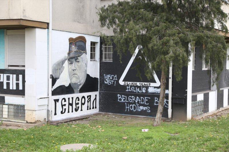 Sırbistan'da Bosna Kasabı Mladic'in duvar resimlerine tepkiler büyüyor
