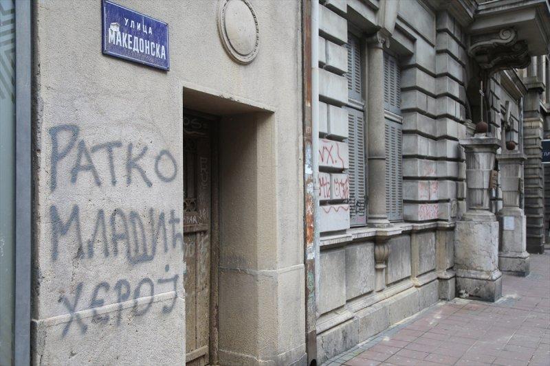 Sırbistan'da Bosna Kasabı Mladic'in duvar resimlerine tepkiler büyüyor