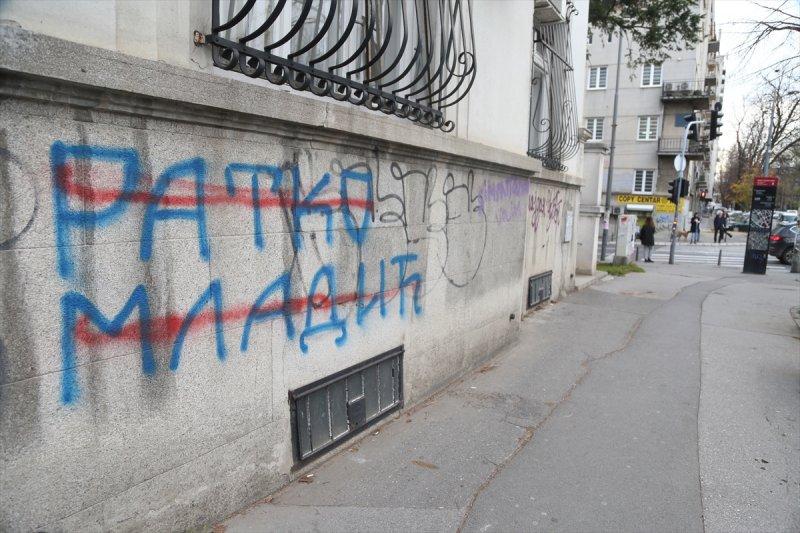 Sırbistan'da Bosna Kasabı Mladic'in duvar resimlerine tepkiler büyüyor