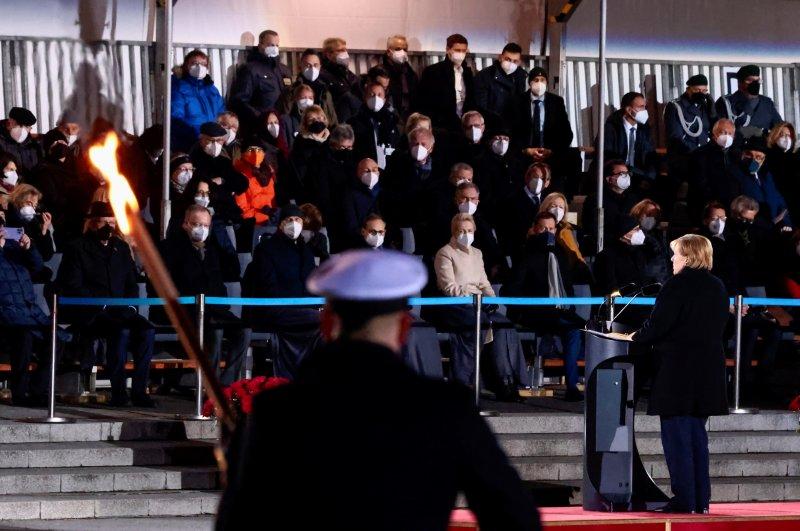 Almanya Başbakanı Merkel için askeri veda töreni