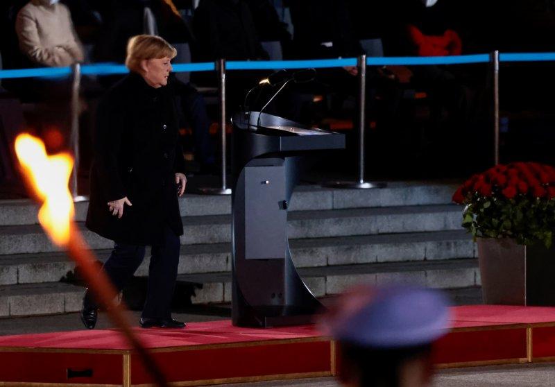 Almanya Başbakanı Merkel için askeri veda töreni