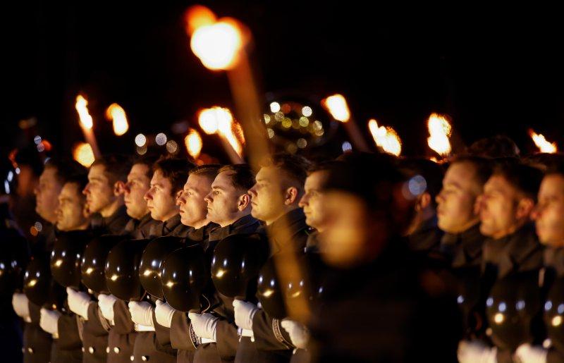 Almanya Başbakanı Merkel için askeri veda töreni