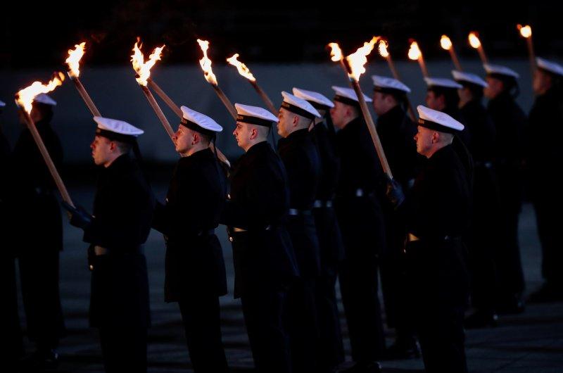 Almanya Başbakanı Merkel için askeri veda töreni