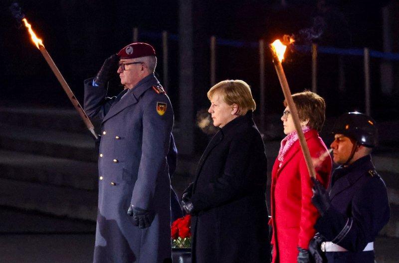 Almanya Başbakanı Merkel için askeri veda töreni
