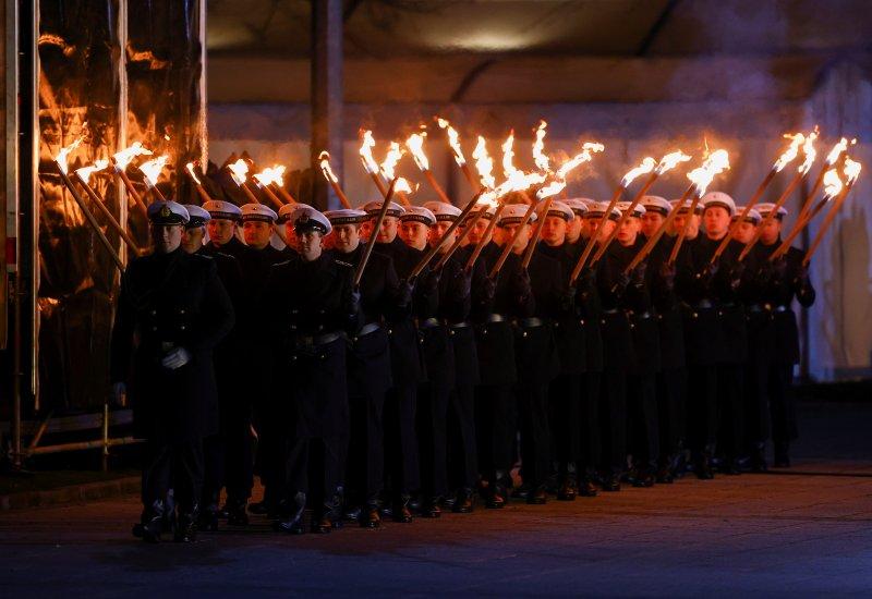 Almanya Başbakanı Merkel için askeri veda töreni