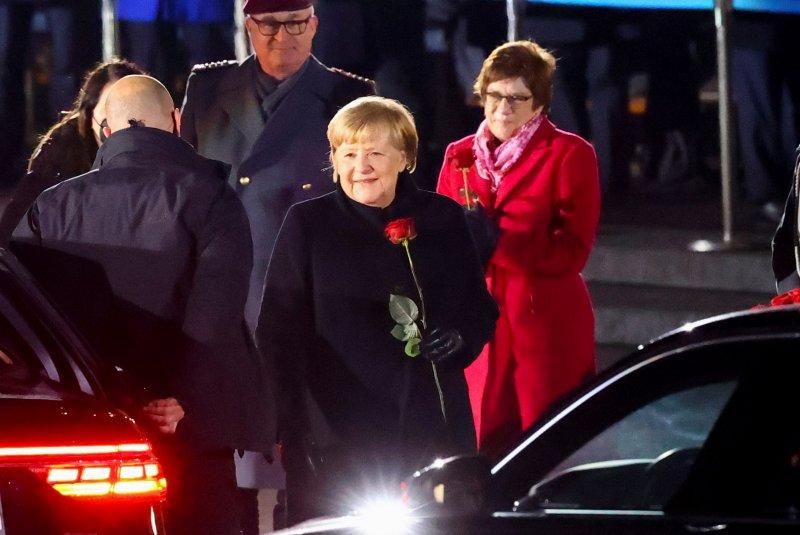 Almanya Başbakanı Merkel için askeri veda töreni