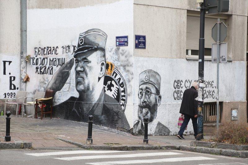 Sırbistan'da Bosna Kasabı Mladic'in duvar resimlerine tepkiler büyüyor