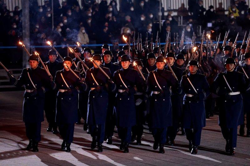 Almanya Başbakanı Merkel için askeri veda töreni