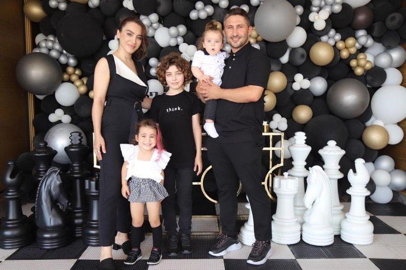 Yağmur Sarıoğlu ve ailesi