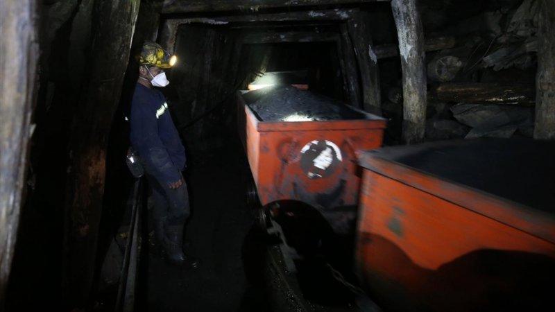 Zonguldak'ta yerin altında kömür çıkaran madencilerin bir günü