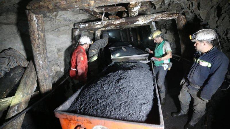 Zonguldak'ta yerin altında kömür çıkaran madencilerin bir günü