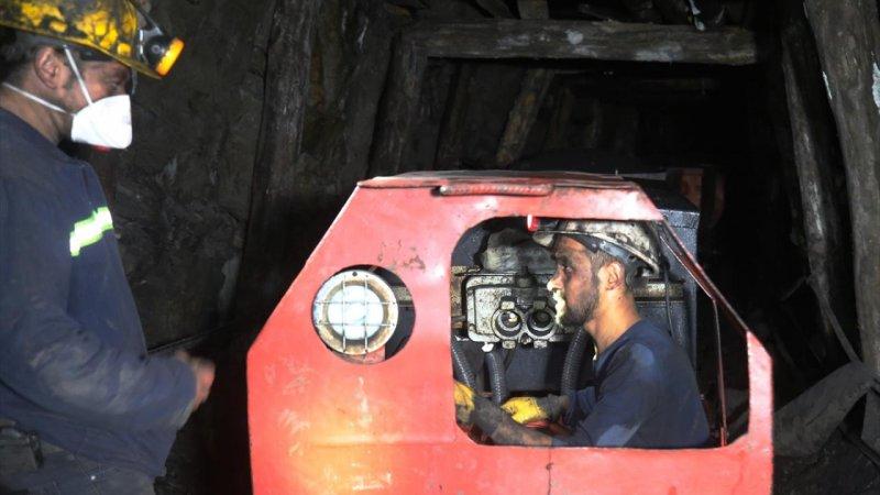 Zonguldak'ta yerin altında kömür çıkaran madencilerin bir günü