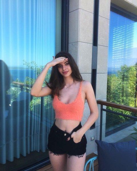 Cesur fotoğraflarıyla gündeme gelen Derin Talu