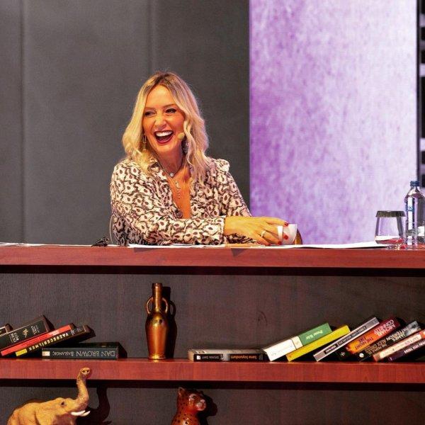 Saba Tümer doğum gününü kutladı