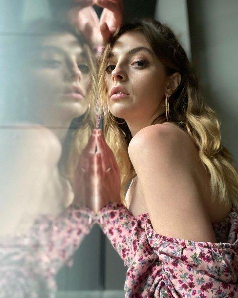 Melis Sezen ödül gecesine damga vurdu