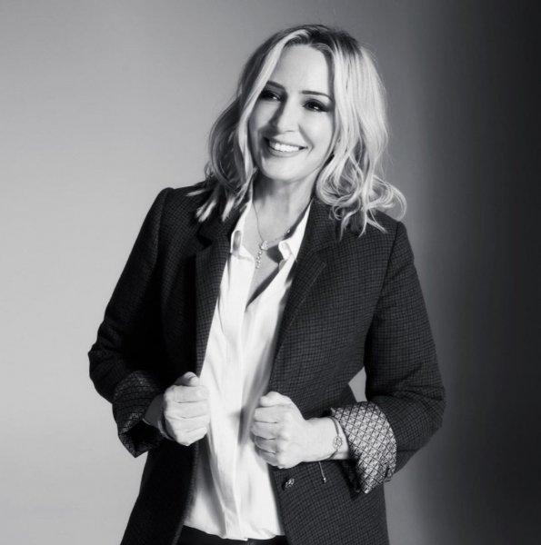 Saba Tümer doğum gününü kutladı