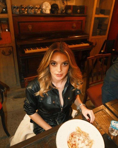 Melis Sezen ödül gecesine damga vurdu