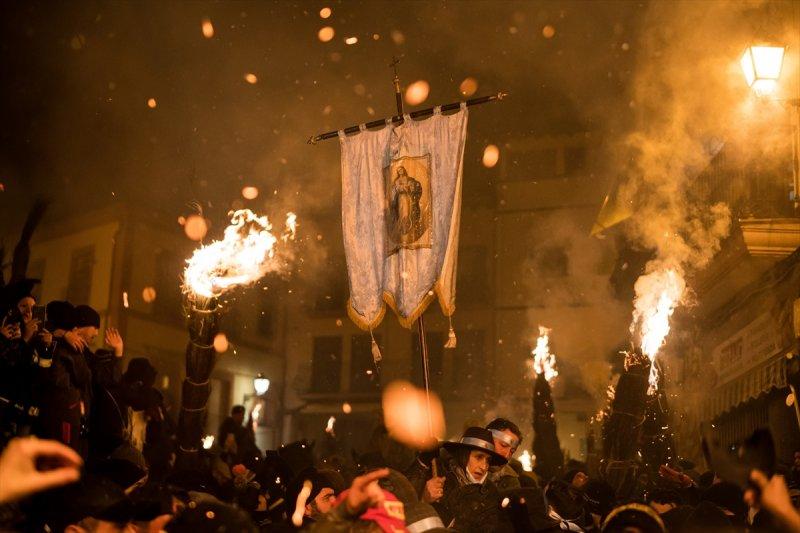 İspanya'da geleneksel 'Büyük Süpürgeler' festivali düzenlendi