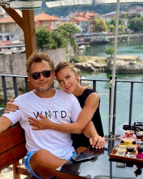 İvana Sert Sezer Dermenci ile doludizgin ilişkisine devam ediyor