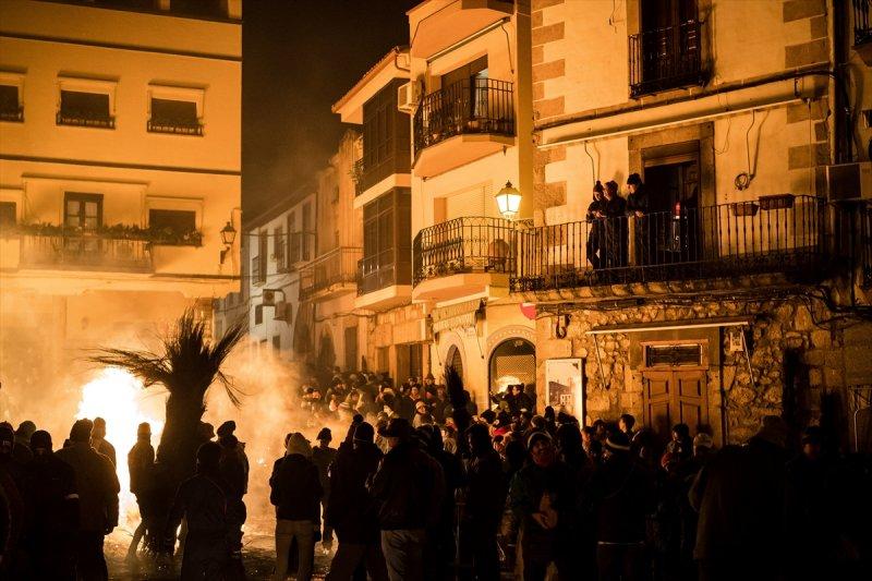 İspanya'da geleneksel 'Büyük Süpürgeler' festivali düzenlendi