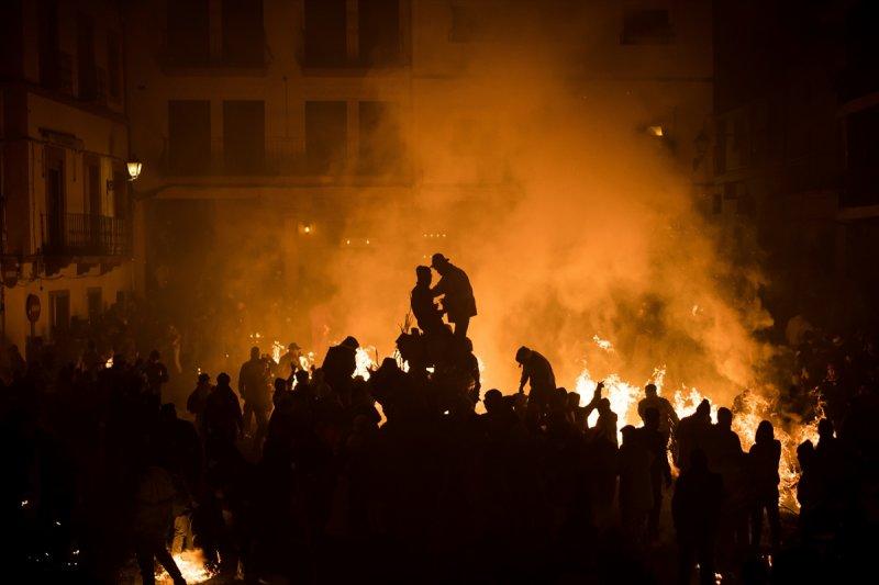 İspanya'da geleneksel 'Büyük Süpürgeler' festivali düzenlendi