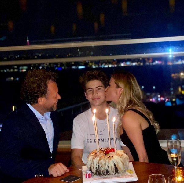 İvana Sert Sezer Dermenci ile doludizgin ilişkisine devam ediyor