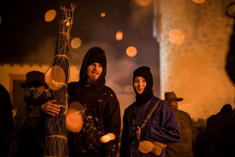 İspanya'da geleneksel 'Büyük Süpürgeler' festivali düzenlendi