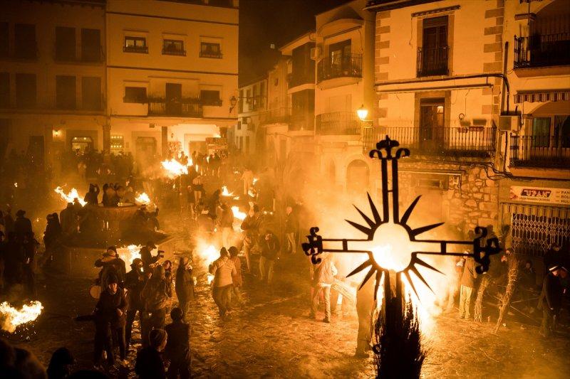 İspanya'da geleneksel 'Büyük Süpürgeler' festivali düzenlendi