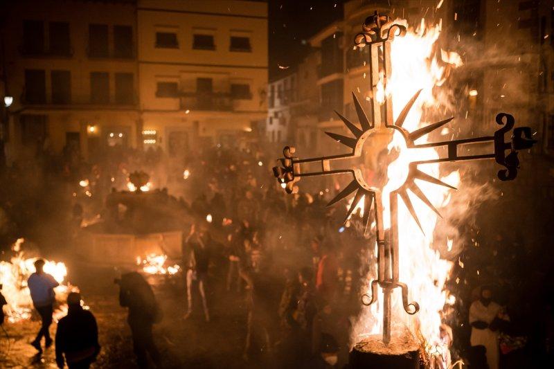 İspanya'da geleneksel 'Büyük Süpürgeler' festivali düzenlendi