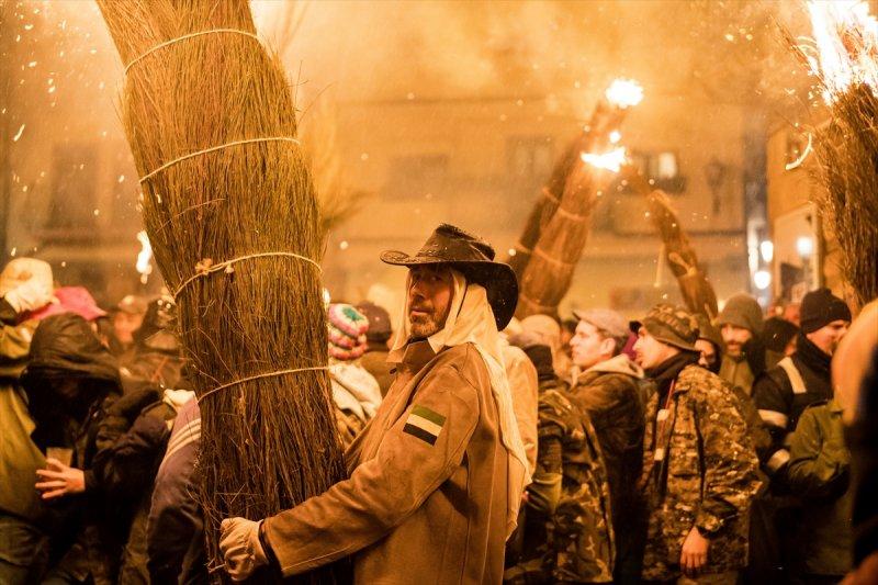 İspanya'da geleneksel 'Büyük Süpürgeler' festivali düzenlendi