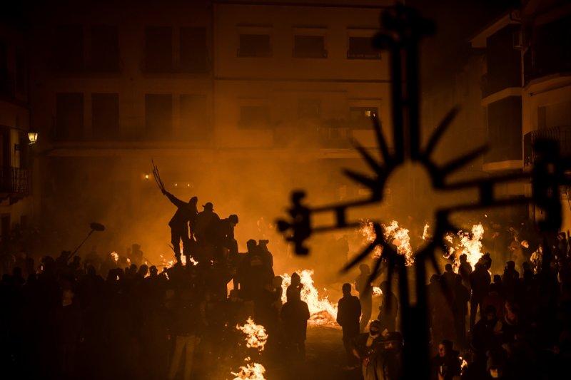 İspanya'da geleneksel 'Büyük Süpürgeler' festivali düzenlendi