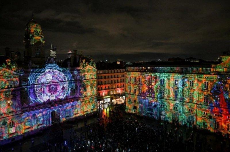 Fransa'nın geleneksel ışık festivali başladı