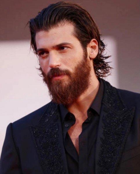 İtalya'nın yıldızı Can Yaman'ın en beğenilen kareleri