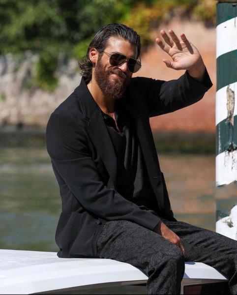 İtalya'nın yıldızı Can Yaman'ın en beğenilen kareleri