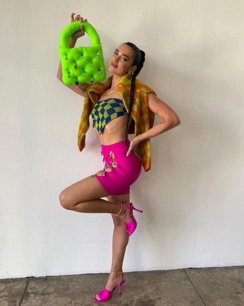 Dua Lipa'nin nefes kesen güzelliği