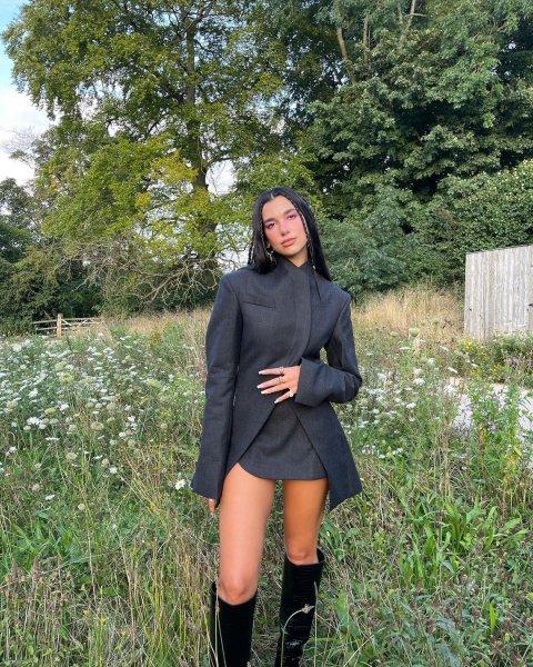 Dua Lipa'nin nefes kesen güzelliği
