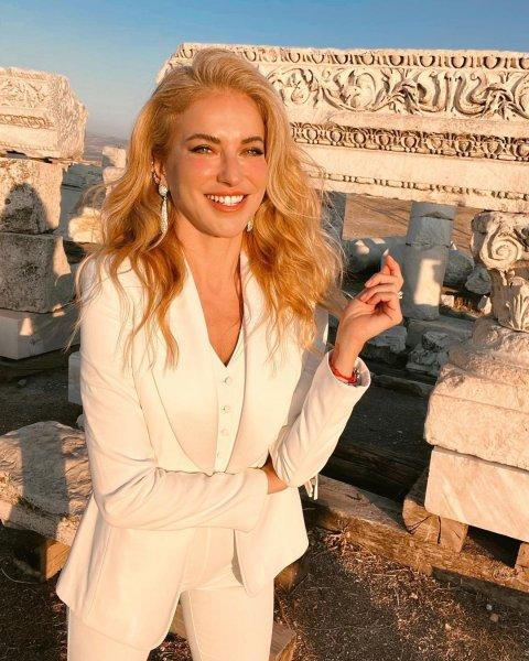 Burcu Esmersoy'un uzun zamandır gizlediği ilişkisi belgelendi