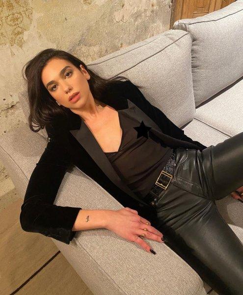 Dua Lipa'nin nefes kesen güzelliği