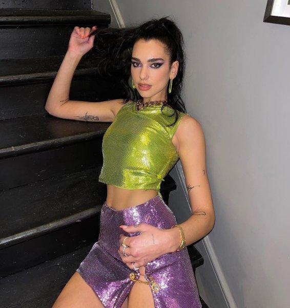 Dua Lipa'nin nefes kesen güzelliği