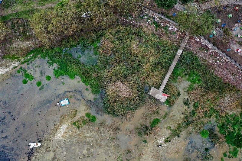 İznik'te su çekilmesi 50 metreyi geçti