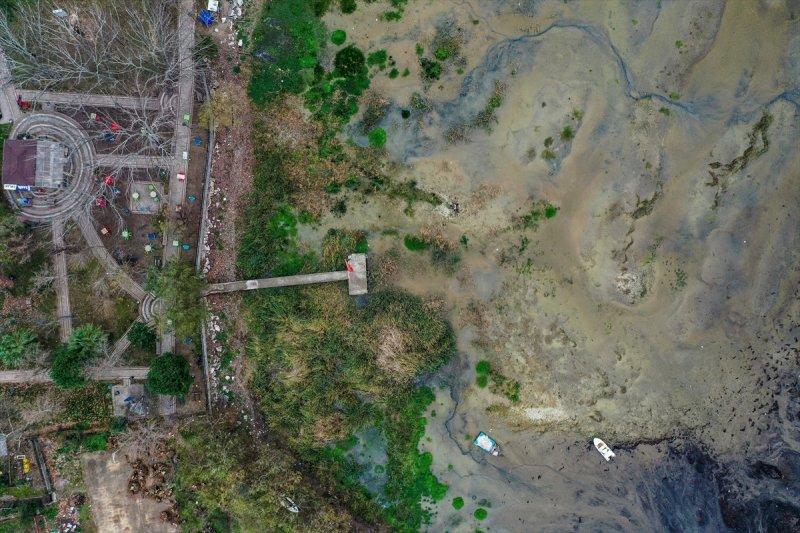 İznik'te su çekilmesi 50 metreyi geçti