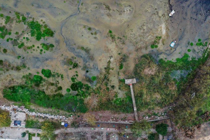 İznik'te su çekilmesi 50 metreyi geçti