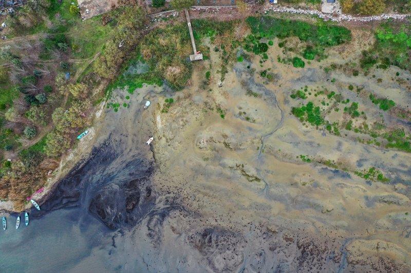 İznik'te su çekilmesi 50 metreyi geçti