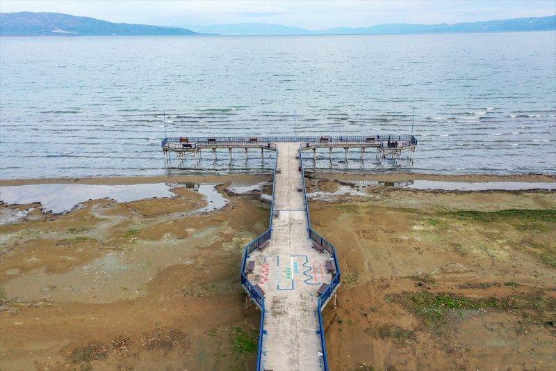 İznik'te su çekilmesi 50 metreyi geçti