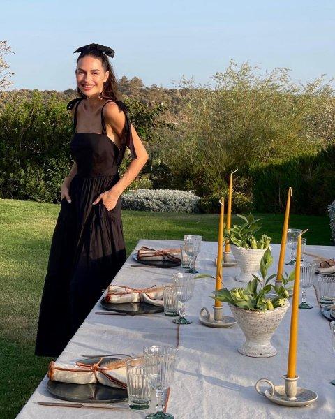 Yasemin Özilhan'ın sosyal medyayı sallayan pozları