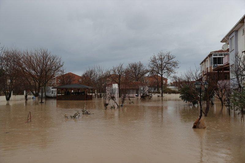 Edirne'yi vuran sel hayatı olumsuz etkiledi